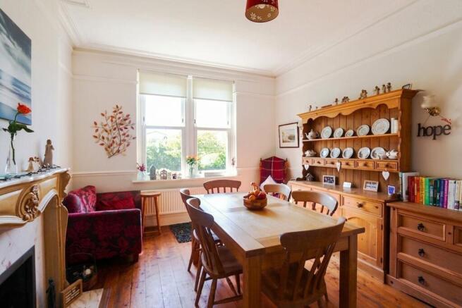 5 bed property, in Ardengate, £525,000