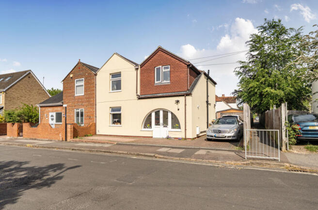 3 bed property, in York Road, £755,000