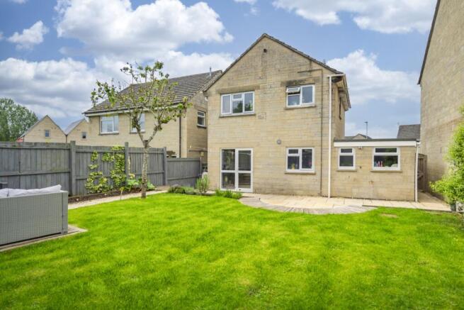 3 bed property, in Conygar Road, £425,000