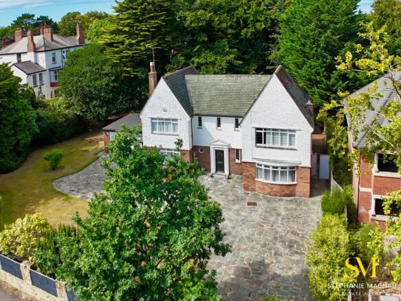 4 bed property, in Timms Lane, £900,000