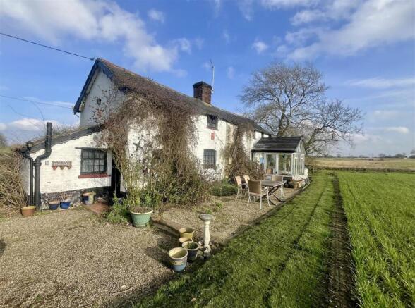 3 bed property, in Laxfield Road, £300,000