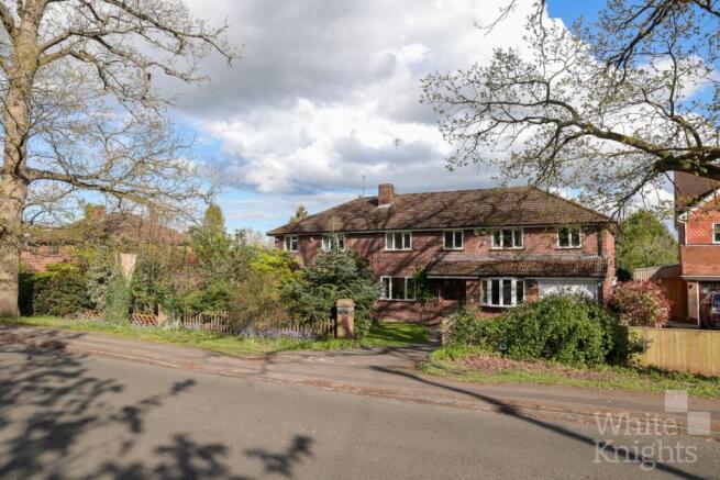 6 bed property, in Western Avenue, £795,000