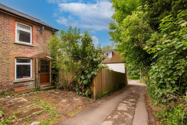 2 bed property, in Holden Corner, £325,000
