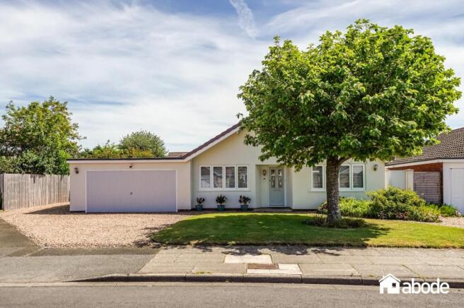 3 bed property, in St. Peters Avenue, £625,000
