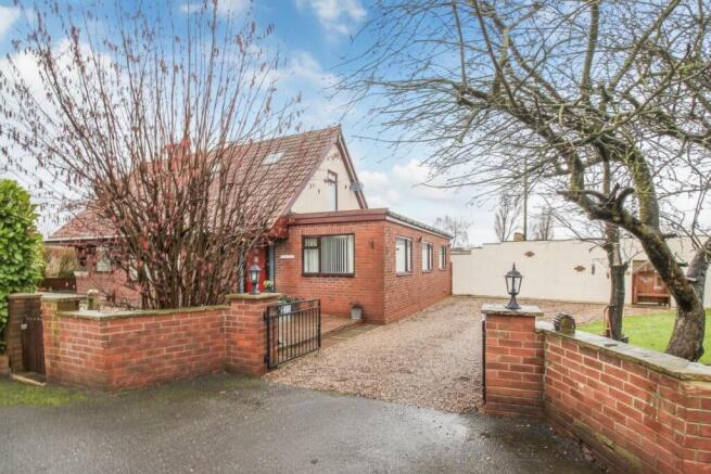 4 bed property, in New Road, £450,000