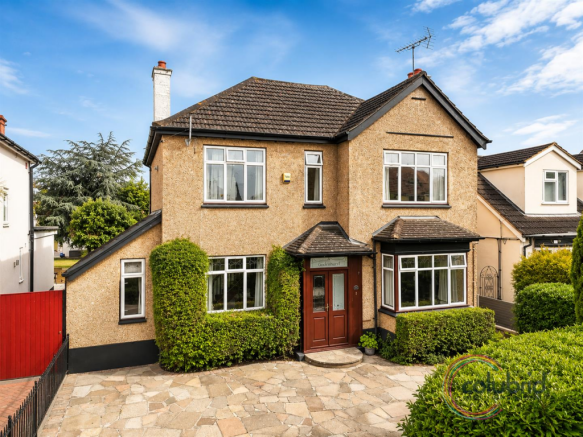 4 bed property, in Manor Road, £600,000