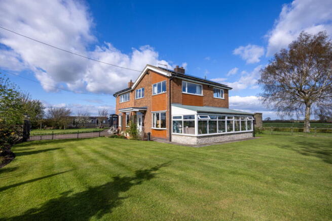 4 bed property, in Salhouse, £700,000