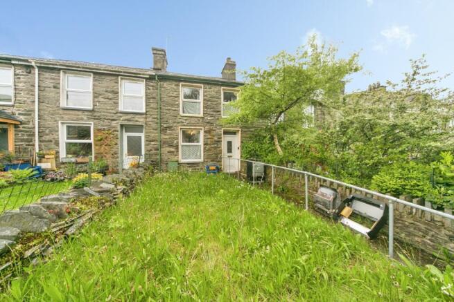3 bed property, in Manod Road, £85,000