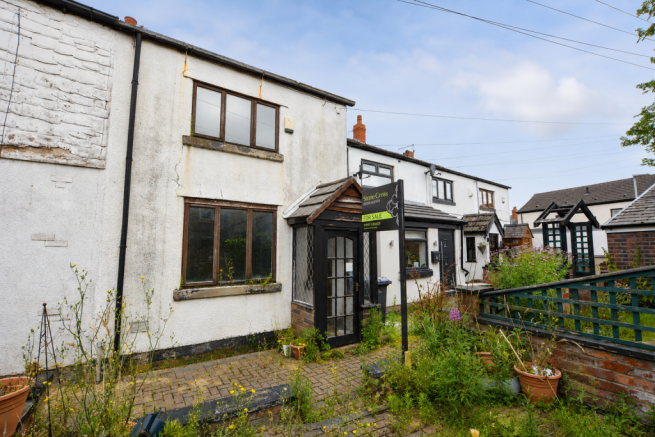 2 bed property, in Wards Place, £80,000