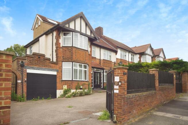 5 bed property, in Wilmer Way, £1,275,000