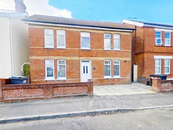 4 bed property, in Markham Road, £400,000