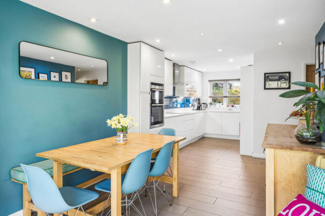 4 bed property, in Menmarsh Road Worminghall, £575,000