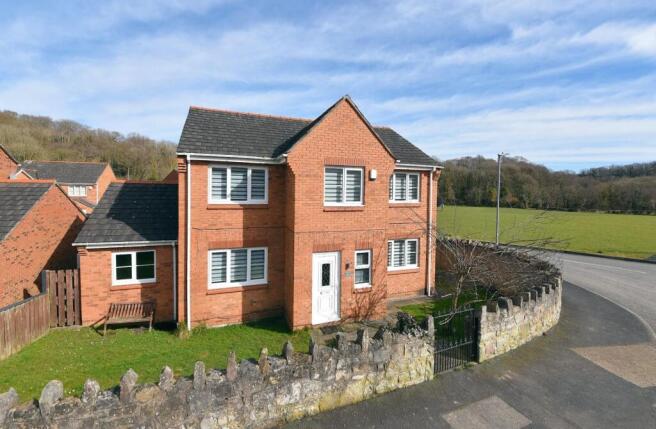 4 bed property, in Ffrith, £335,000