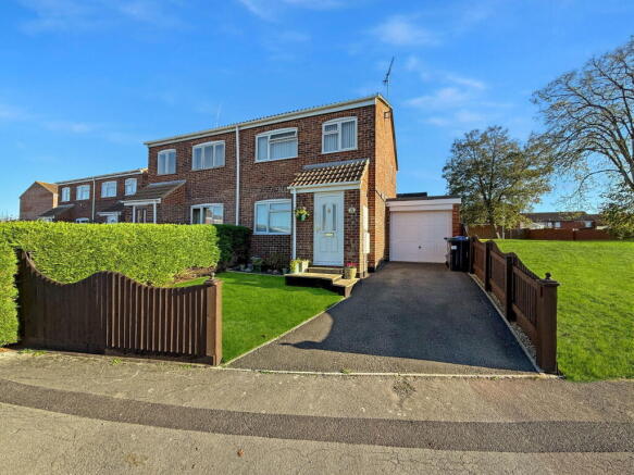 3 bed property, in Barnes Wallis Close, £275,000