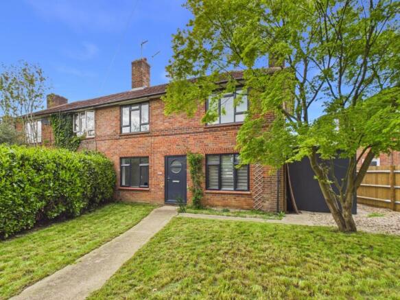 3 bed property, in White Lion Road, £495,000