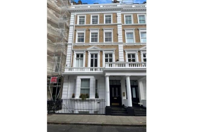 1 bed property, in Flat 1, £450,000