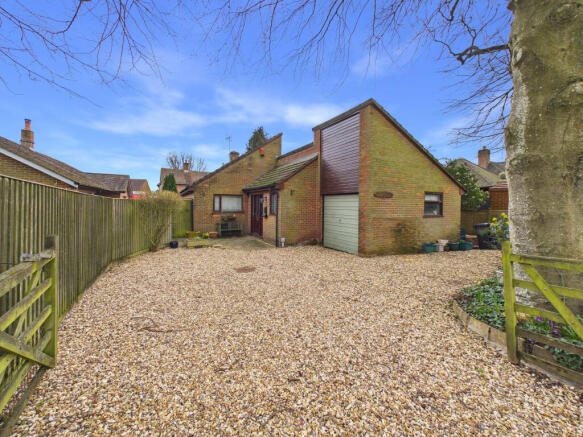 3 bed property, in New Road, £525,000