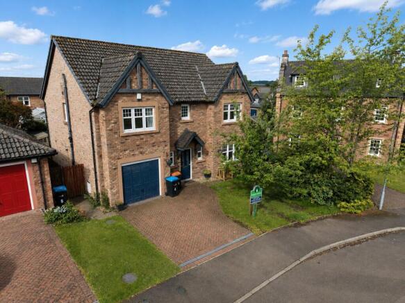 4 bed property, in Carlyle Drive, £325,000