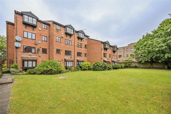 1 bed property, in St Anns Road, £320,000