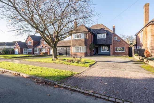 4 bed property, in Queens Road, £975,000
