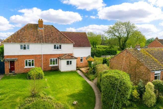4 bed property, in Woodland Road, £365,000
