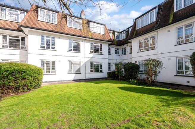 2 bed property, in Flat 82 Grosvenor Court, £165,000