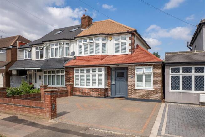 4 bed property, in Henley Avenue, £700,000