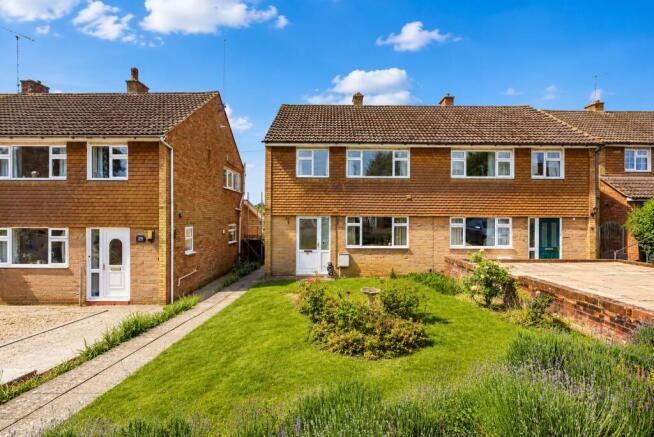 3 bed property, in Commons Lane, £450,000