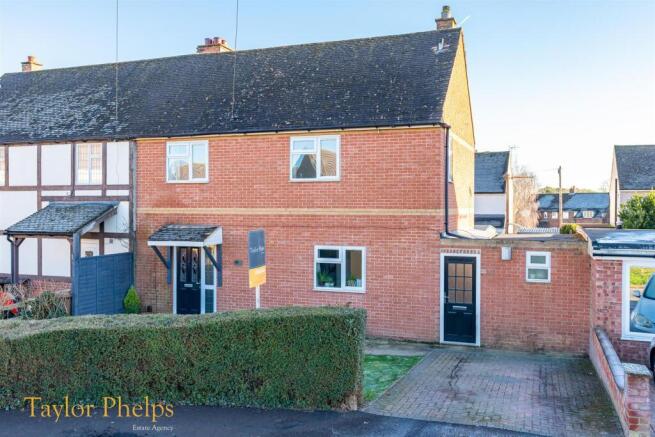 3 bed property, in Hillside Crescent, £475,000