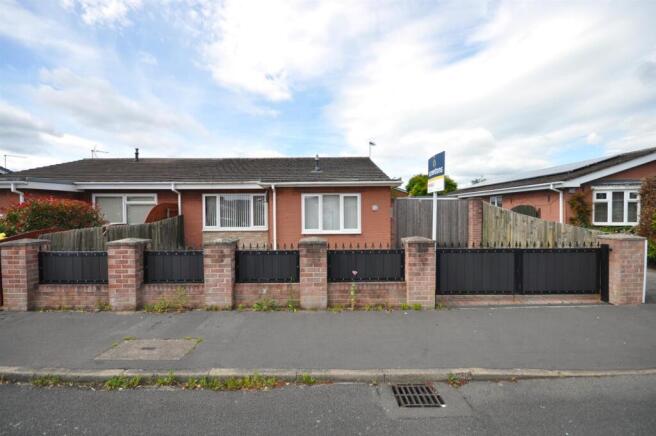 3 bed property, in Pennine Road, £175,000