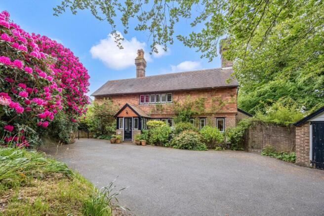 4 bed property, in London Road, £900,000