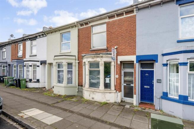 3 bed property, in Velder Avenue, £190,000