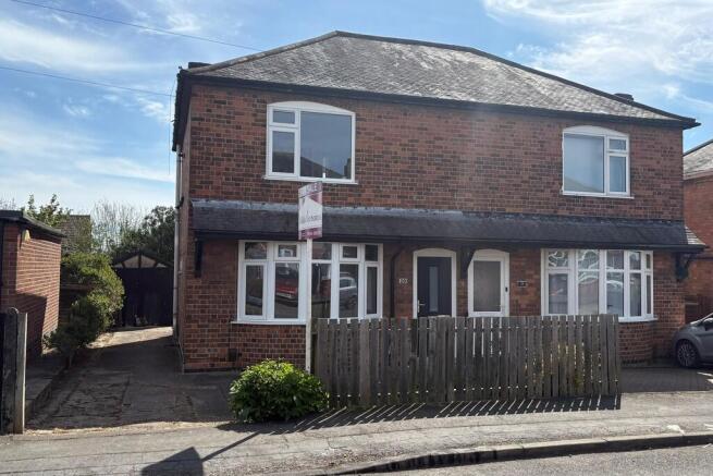 3 bed property, in Elmhurst Avenue, £200,000