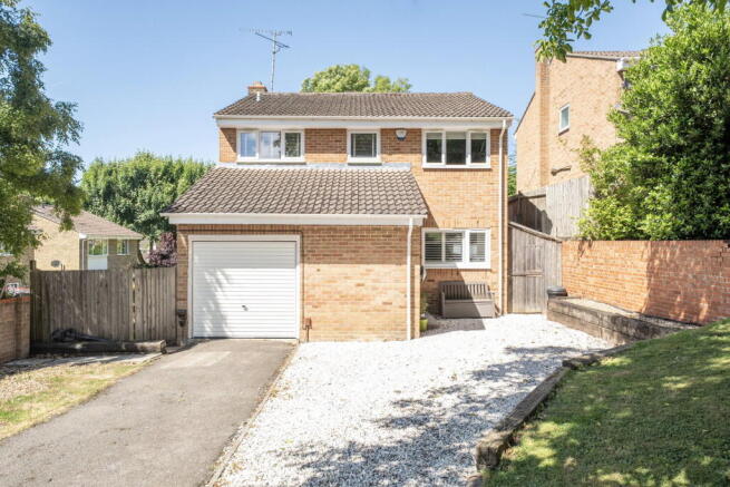 4 bed property, in Goodall Close, £475,000