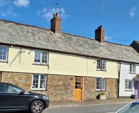 4 bed property, in The Square, £285,000