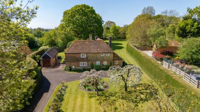 4 bed property, in Lambden Road, £825,000