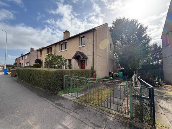 3 bed property, in Woodmill Road, £90,000
