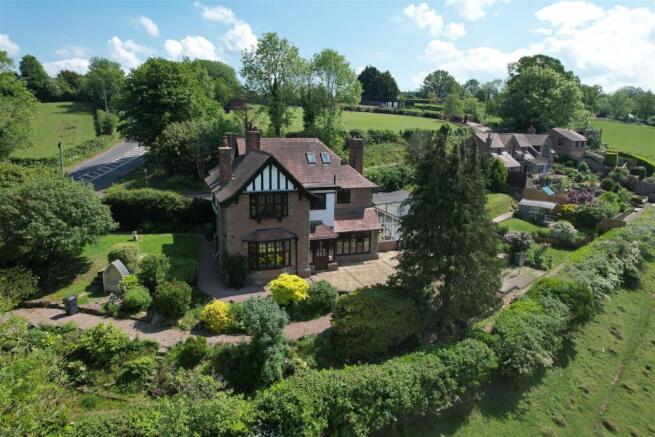 6 bed property, in Hopes Hill, £845,000