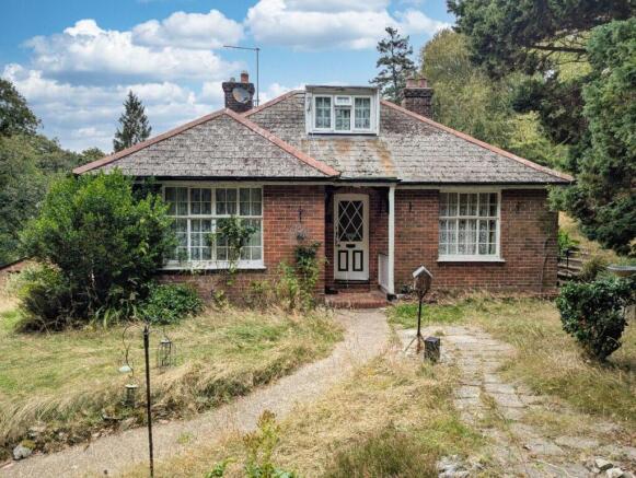 2 bed property, in Large Garden - Victoria Avenue, £425,000