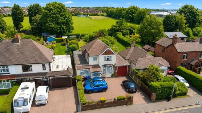 3 bed property, in High Street, £350,000
