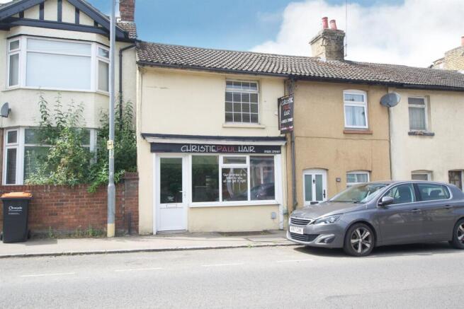 1 bed property, in Church Street, £140,000
