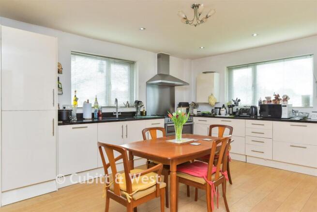 4 bed property, in Palatine Road, £500,000