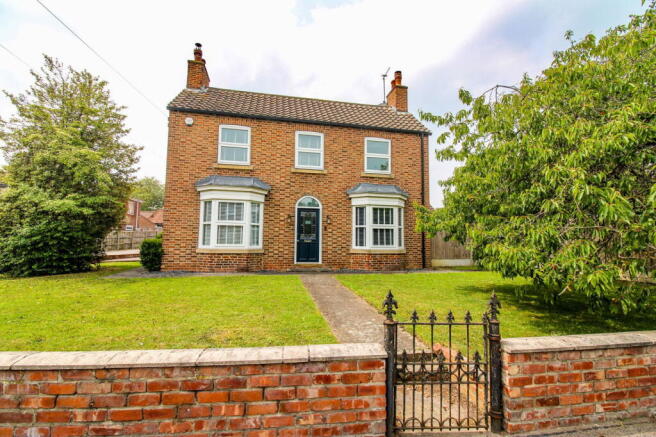 4 bed property, in High Street, £475,000