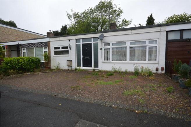 2 bed property, in Tintagel Close, £275,000