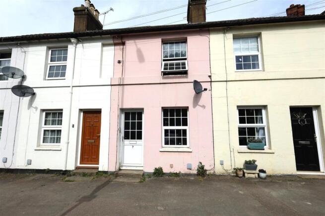 2 bed property, in High Street, £350,000