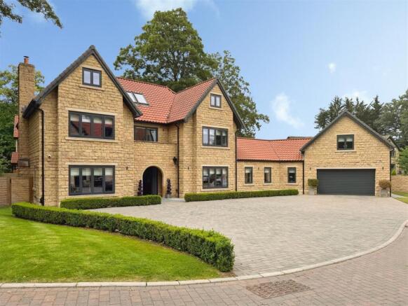 6 bed property, in 1 Maplewood Place, £1,250,000