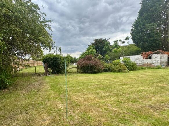 1 bed property, in Great Coates Road, £450,000