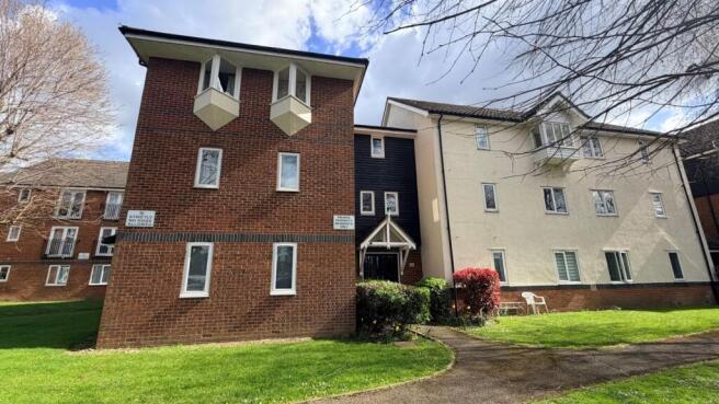 1 bed property, in 97 Mandeville Court, £150,000