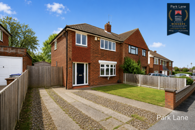 3 bed property, in Heath Row, £525,000