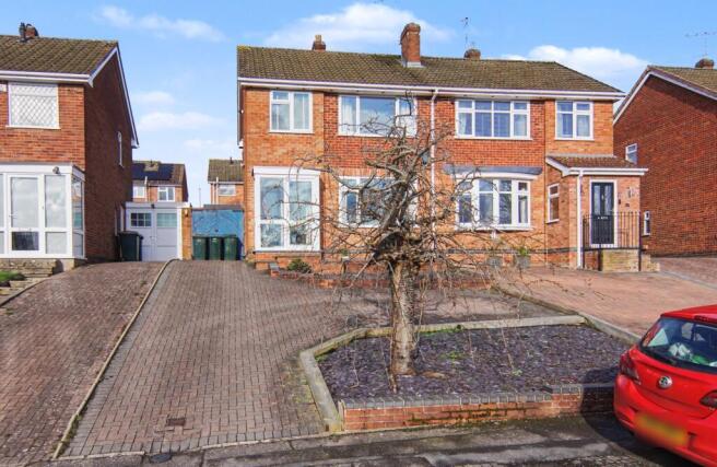 3 bed property, in Chiel Close, £275,000